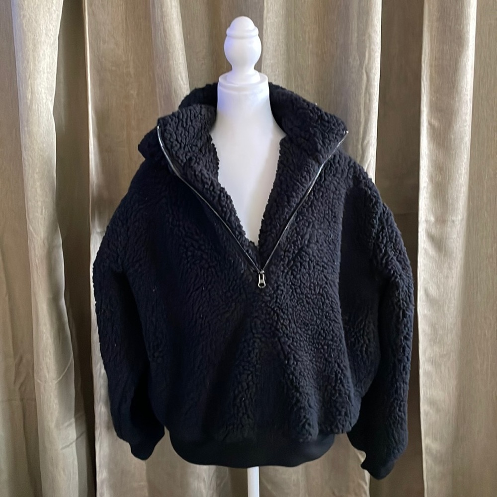 Good Victoria Secret fuzzy sweater - size Large